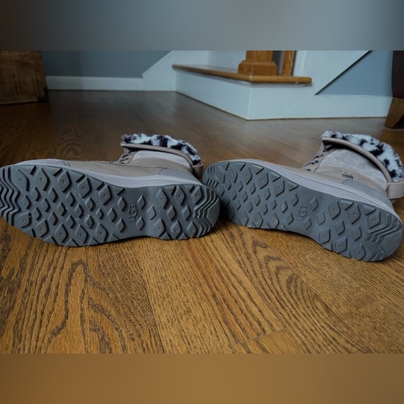 Ugg Adirondack III Waterproof Boots in Panther Grey - Picture 4 of 5